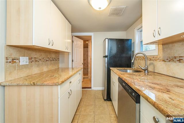 354 Maxim Drive, Hopatcong, NJ 07843