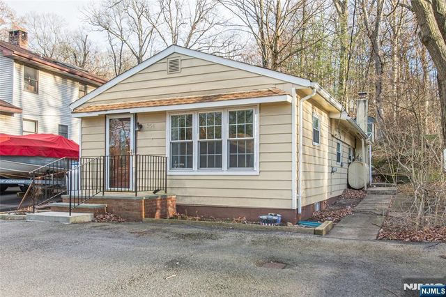 354 Maxim Drive, Hopatcong, NJ 07843