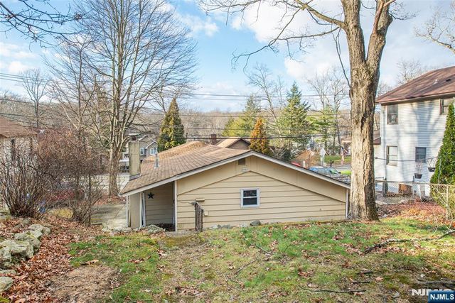 354 Maxim Drive, Hopatcong, NJ 07843