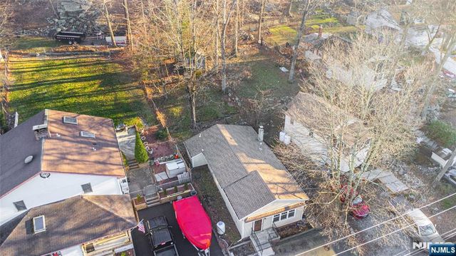 354 Maxim Drive, Hopatcong, NJ 07843