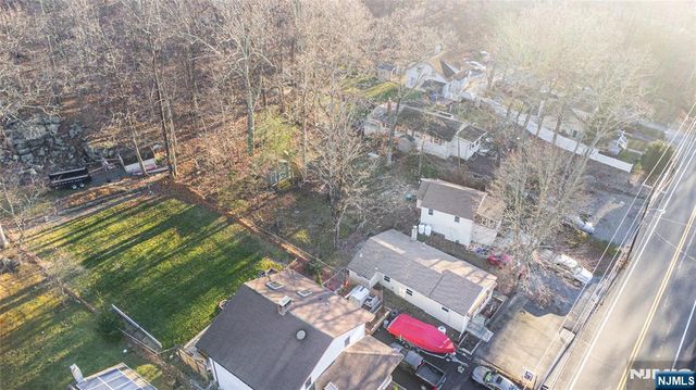 354 Maxim Drive, Hopatcong, NJ 07843