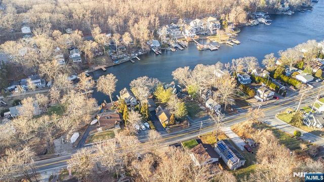 354 Maxim Drive, Hopatcong, NJ 07843