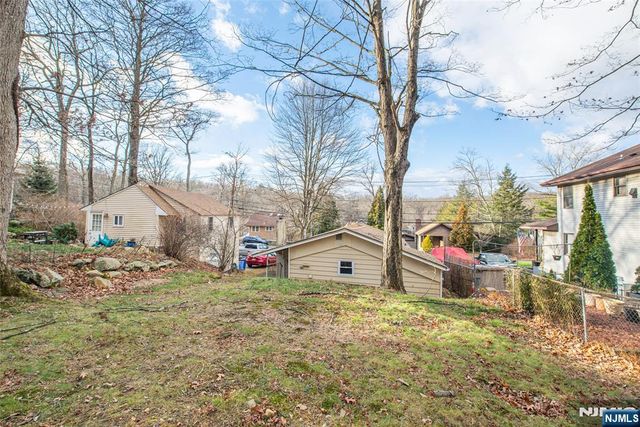 354 Maxim Drive, Hopatcong, NJ 07843