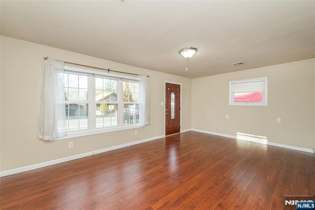 354 Maxim Drive, Hopatcong, NJ 07843