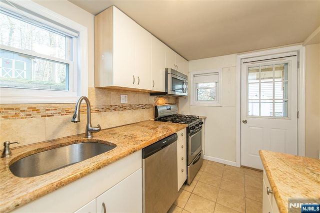 354 Maxim Drive, Hopatcong, NJ 07843