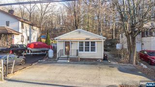 354 Maxim Drive, Hopatcong, NJ 07843