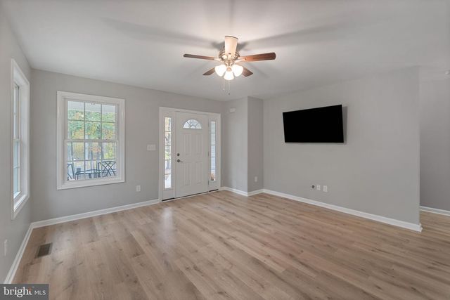 18 ELLIS LN, Louisa, VA 23093