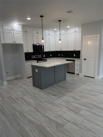1005 Grandbury Street A, Cleburne, TX 76033