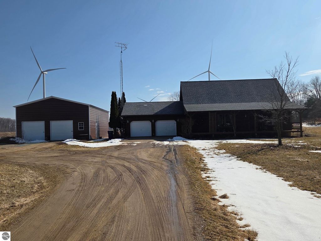 Image 1 of property listing at 2264 N Littlefield Road, Weidman, MI 48893