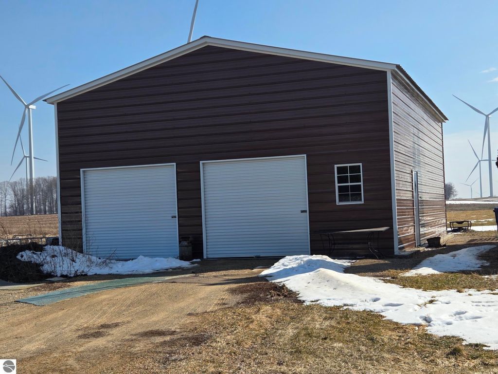Image 2 of property listing at 2264 N Littlefield Road, Weidman, MI 48893