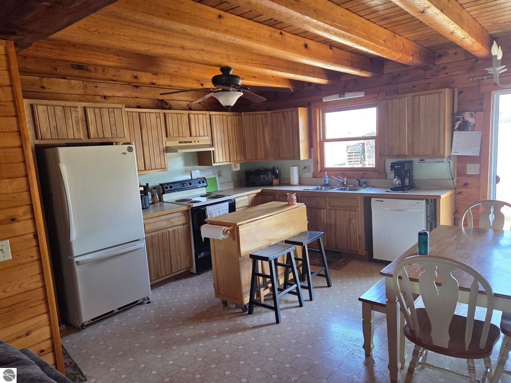 Image 3 of property listing at 2264 N Littlefield Road, Weidman, MI 48893