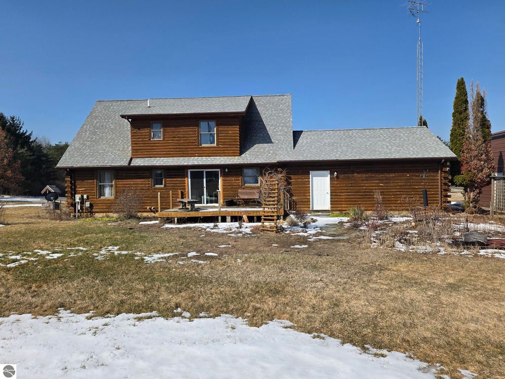 Image 33 of property listing at 2264 N Littlefield Road, Weidman, MI 48893