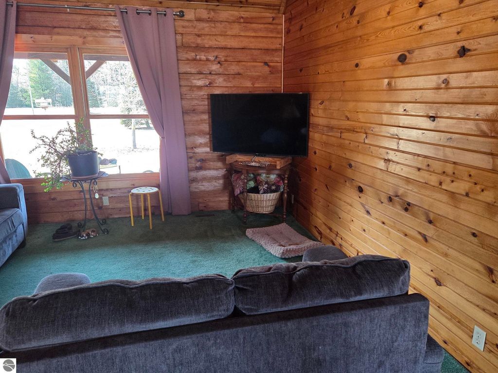 Image 5 of property listing at 2264 N Littlefield Road, Weidman, MI 48893