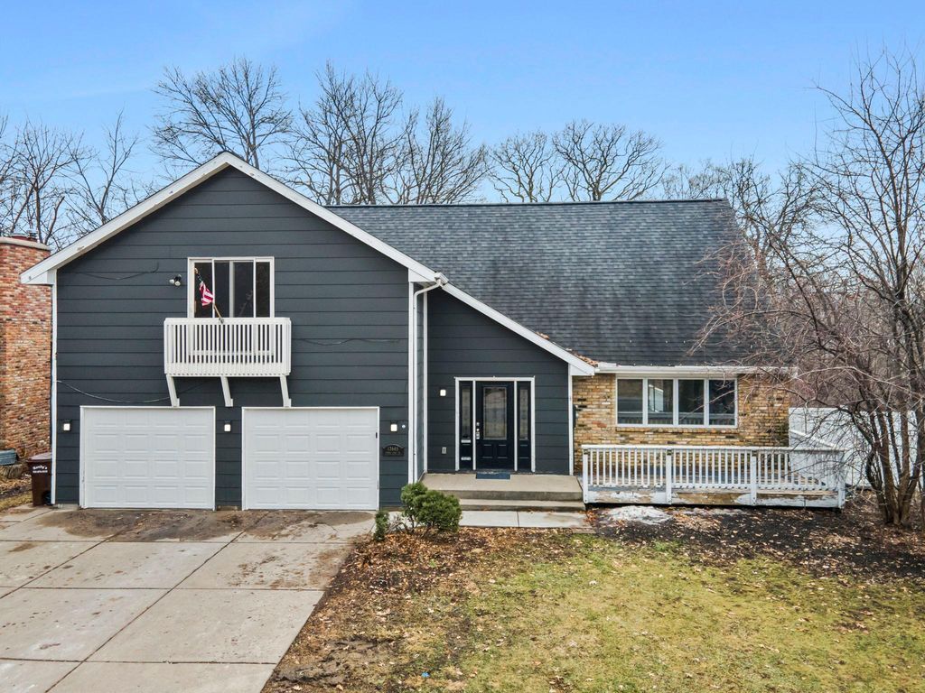 13645 Timber Crest Drive, Maple Grove, MN 55311