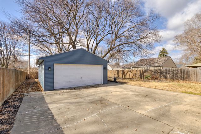 716 11th Street, West Des Moines, IA 50265