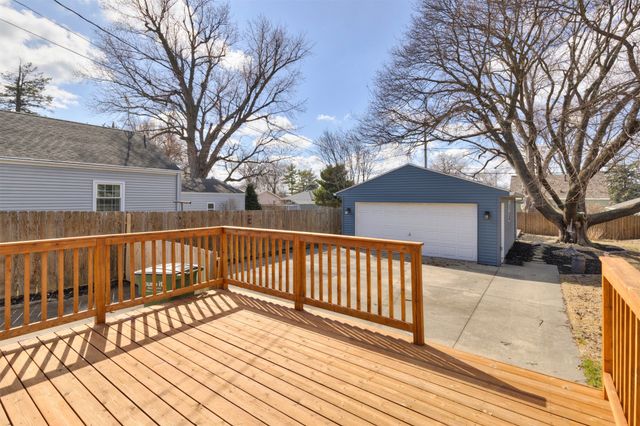 716 11th Street, West Des Moines, IA 50265