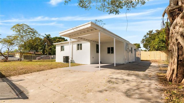 1735 NW 126th St, Miami, FL 33167