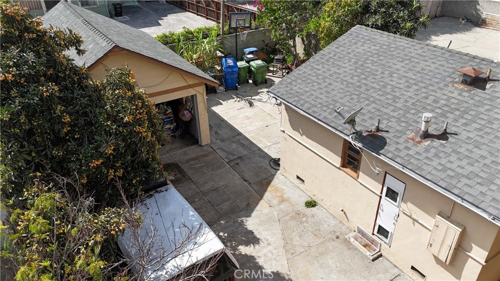 Image 10 of property listing at 2956 W 15th, Los Angeles, CA 90006