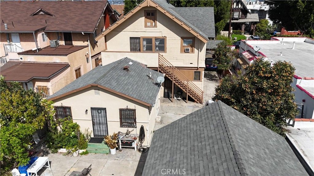 Image 14 of property listing at 2956 W 15th, Los Angeles, CA 90006