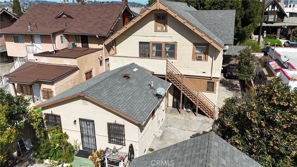 Image 15 of property listing at 2956 W 15th, Los Angeles, CA 90006