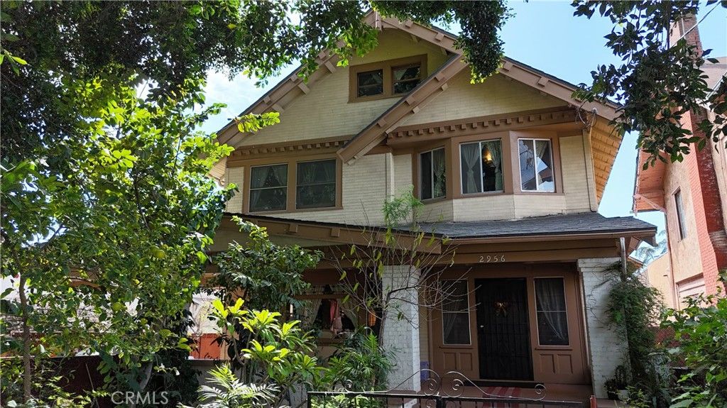 Image 2 of property listing at 2956 W 15th, Los Angeles, CA 90006