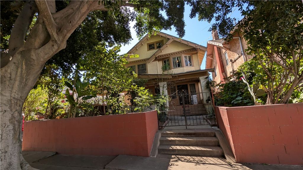 Image 4 of property listing at 2956 W 15th, Los Angeles, CA 90006