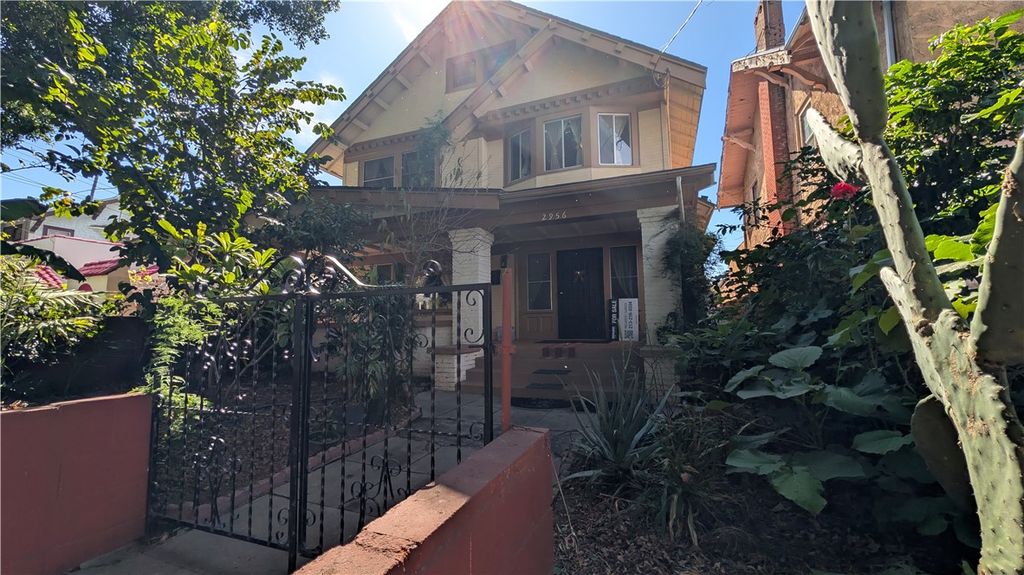 Image 5 of property listing at 2956 W 15th, Los Angeles, CA 90006