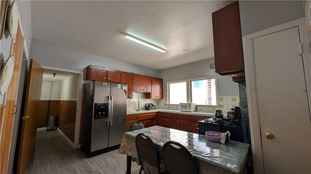 Image 50 of property listing at 2956 W 15th, Los Angeles, CA 90006