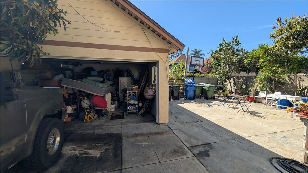 Image 58 of property listing at 2956 W 15th, Los Angeles, CA 90006