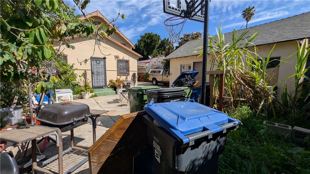 Image 62 of property listing at 2956 W 15th, Los Angeles, CA 90006