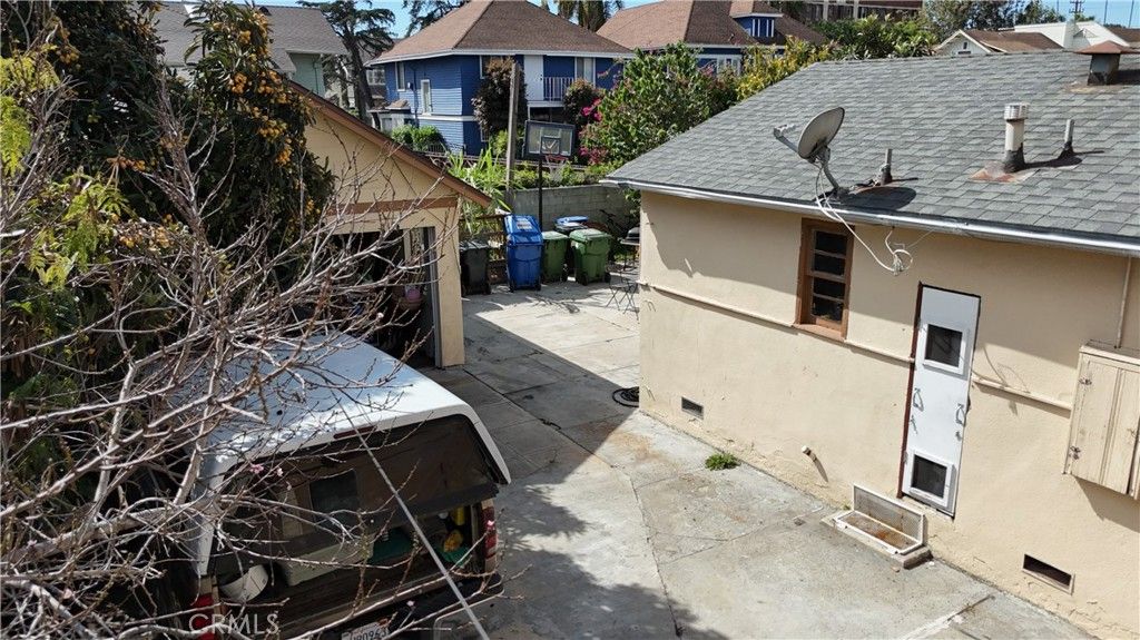 Image 7 of property listing at 2956 W 15th, Los Angeles, CA 90006