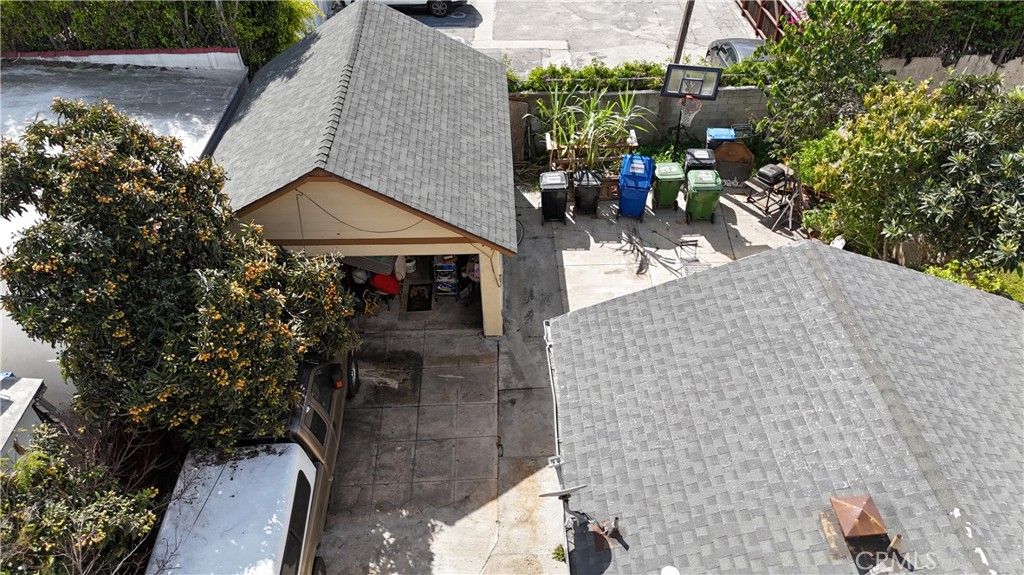 Image 9 of property listing at 2956 W 15th, Los Angeles, CA 90006