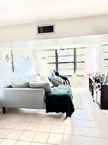 3650 Whitehall Drive 106, West Palm Beach, FL 33401