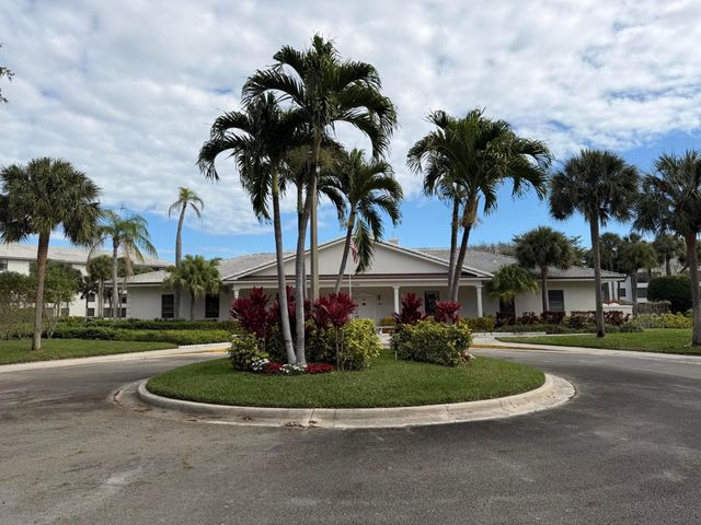 3650 Whitehall Drive 106, West Palm Beach, FL 33401