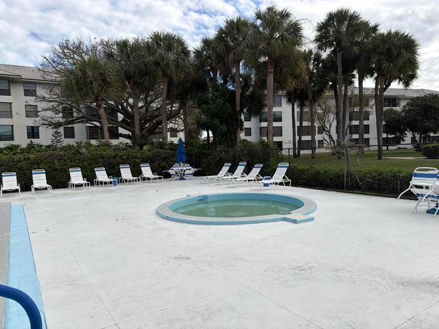 3650 Whitehall Drive 106, West Palm Beach, FL 33401