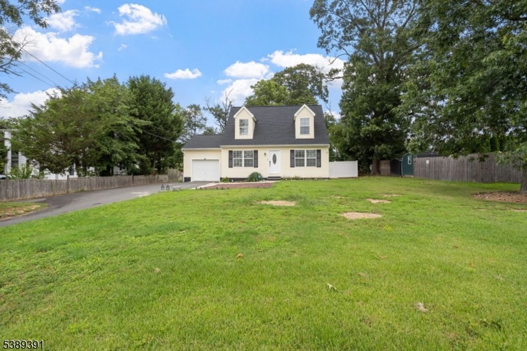 954 E Walnut Rd, Vineland City, NJ 08360