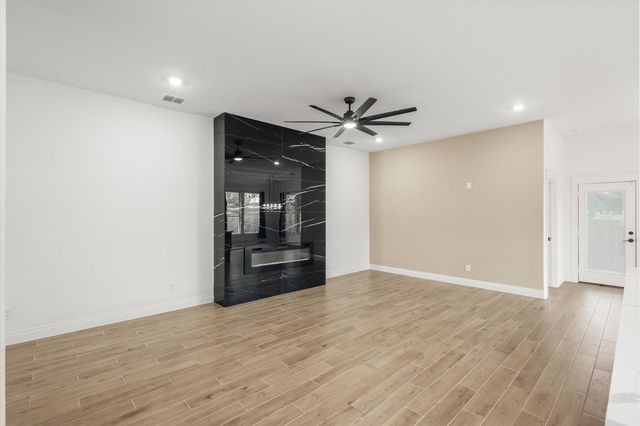 1868 Meadowview, Canton, TX 75103