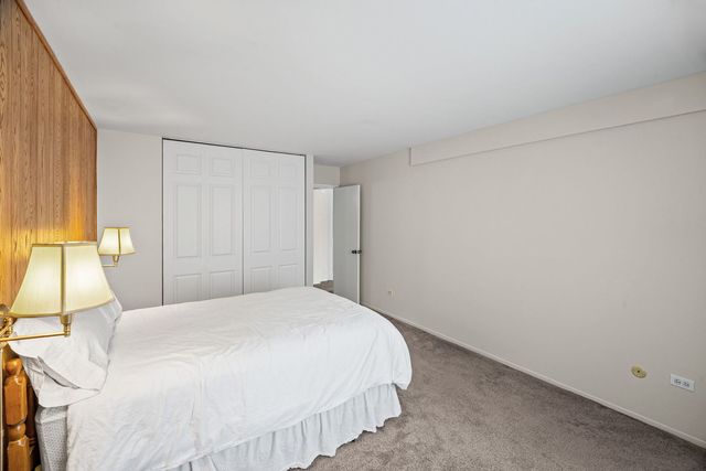 2315 E Olive Street 1G, Arlington Heights, IL 60004