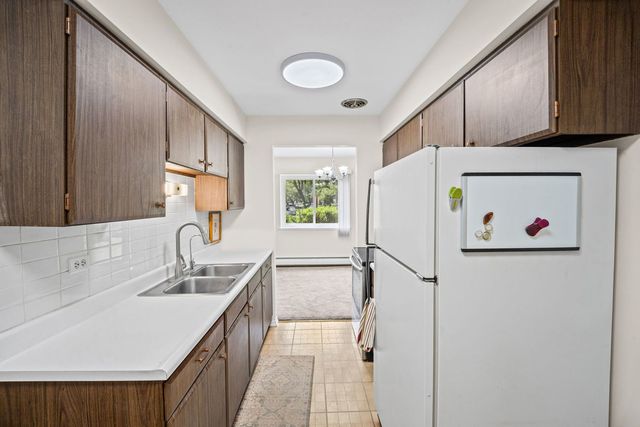 2315 E Olive Street 1G, Arlington Heights, IL 60004