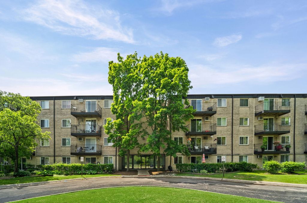 2315 E Olive Street 1G, Arlington Heights, IL 60004
