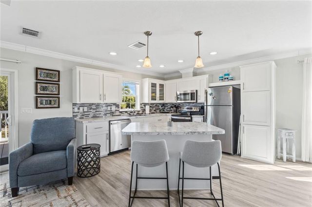 37 Ronald DR, Fort Myers, FL 33908