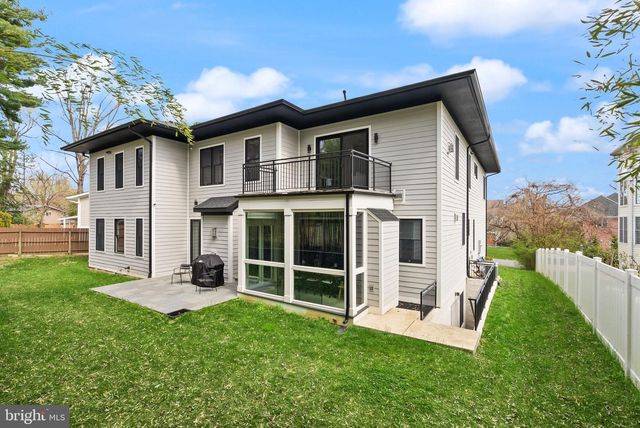 1054 KINGLET CT, Mclean, VA 22101