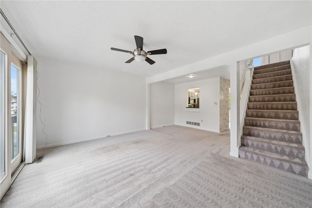 127 Parliament Place, Whitehall, PA 15236