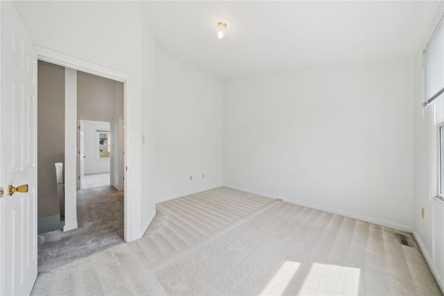 127 Parliament Place, Whitehall, PA 15236