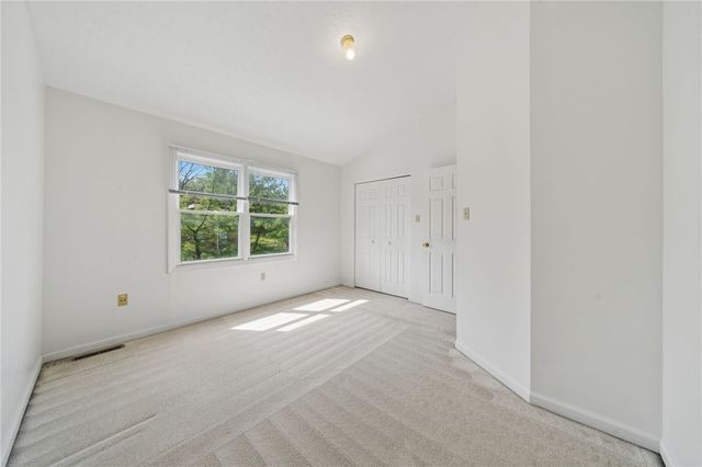 127 Parliament Place, Whitehall, PA 15236
