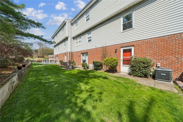 127 Parliament Place, Whitehall, PA 15236