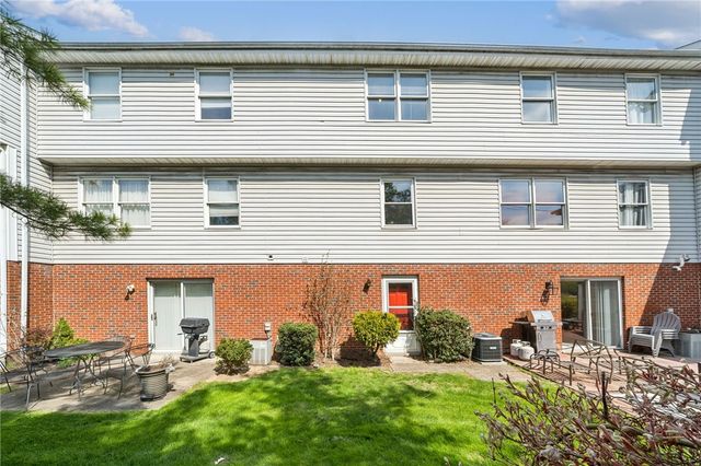 127 Parliament Place, Whitehall, PA 15236