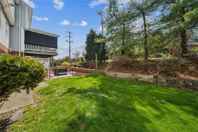 127 Parliament Place, Whitehall, PA 15236