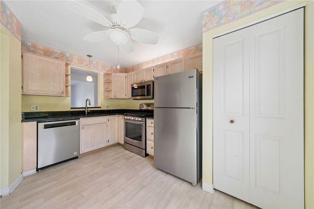127 Parliament Place, Whitehall, PA 15236