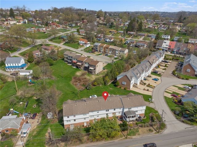 127 Parliament Place, Whitehall, PA 15236